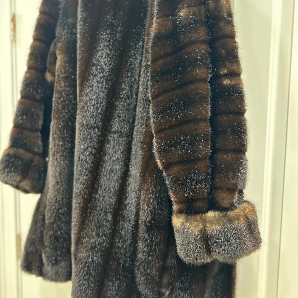 LUXURIOUS FAUX FUR COAT - Picture 6 of 9